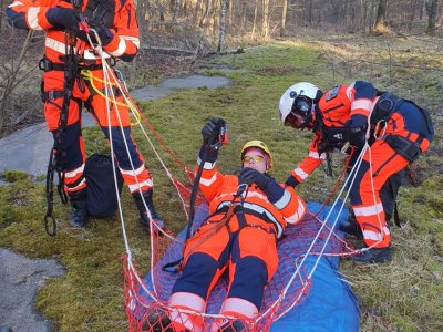 VÝCVIK POSÁDEK LZS JČK PRO ZÁSAHY V NEPŘÍSTUPNÉM TERÉNU